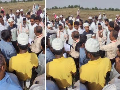 There is no road to reach the graveyard; Muslim brothers protest by leaving the bodies on the main road | कबरस्तानकडे जाण्यास रस्ताच नाही; मृतदेह मुख्य रस्त्यावर ठेवून मुस्लिम बांधवांचे आंदोलन There is no road to reach the graveyard; Muslim brothers protest by leaving the bodies on the main road | कबरस्तानकडे जाण्यास रस्ताच नाही; मृतदेह मुख्य रस्त्यावर ठेवून मुस्लिम बांधवांचे आंदोलन