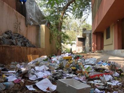 Garbage in the municipality itself | पालिकेतच कचरा Garbage in the municipality itself | पालिकेतच कचरा