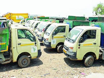 A sudden strike by cleaner staff, Garbage collection stalled in half the city | घंटागाडी संपावर, कचरा घरोघर; अर्ध्या शहरात कचरा तसाच पडून