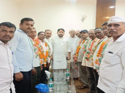 100 workers from 9 villages joined Congress in Kadegaon taluka sangli district | सांगली: कडेगावात काँग्रेसचा भाजप-राष्ट्रवादीला धक्का, आगामी निवडणुकीच्या पार्श्वभूमीवर कार्यकर्त्यांचे इनकमिंग