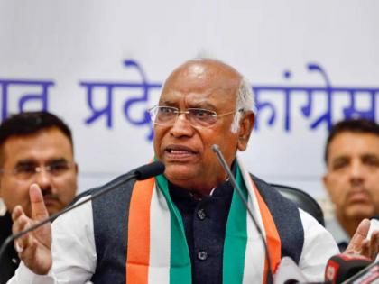 "BJP does not want power in the hands of the poor"; Congress's Mallikarjun Kharge's allegation | "भाजपाला गरिबांच्या हाती सत्ता नकोय"; काँग्रेसच्या मल्लिकार्जुन खरगे यांचा आरोप