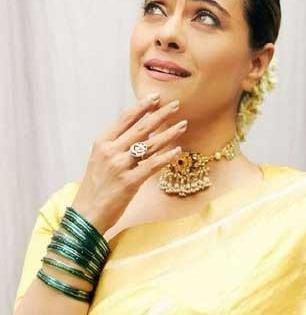 बघा साडीच्या रंगानुसार कशा निवडायच्या परफेक्ट बांगड्या, साडीवर मॅचिंग बांगड्या घालण्याची फॅशन झाली जुनी