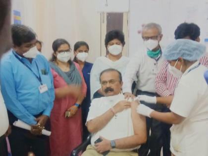 Start of second phase of corona vaccination in Thane; Vaccination of Collector Rajesh Narvekar | ठाण्यात कोरोना लसीकरणाच्या दुसऱ्या टप्प्याला प्रारंभ; जिल्हाधिकारी राजेश नार्वेकरांचे लसीकरण