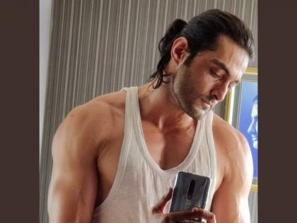 Fans were shocked to see gym Look of 'Shikara' fame Adil Khan | 'शिकारा' फेम आदिल खानचा जिम लूक पाहून चाहते झाले हैराण