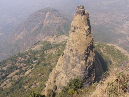 Fainted with dizziness after chest pain; Death of Pune trekker on Kalawantin Durga | छातीत दुखायला लागल्यानंतर चक्कर येऊन बेशुद्ध पडले; कलावंतीण दुर्गावर पुण्याच्या ट्रेकरचा मृत्यू