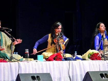 Kalidas Festival: Transmitted energy from 'Kaushiki' singing | कालिदास महोत्सव : ‘कौशिकी’च्या सुरांनी संचारली ऊर्जा