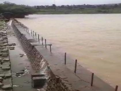 Kalamba Lake Overflow in Kolhapur, Crowd of Tourists | कोल्हापुरातील कळंबा तलाव 'ओव्हरफ्लो', पिण्याच्या पाण्याचा प्रश्न मिटला