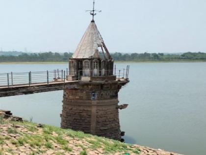 Kalamba lake in Kolhapur is dry even in rainy season, water level is still at four feet | ऐन पावसाळ्यातही कोल्हापुरातील कळंबा तलाव कोरडाच, अद्यापही पाणीपातळी चार फुटांवर