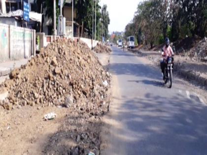 Dugout the road to work in Kalamboli | कळंबोलीत जलवाहिनीच्या कामासाठी रस्ता खोदला