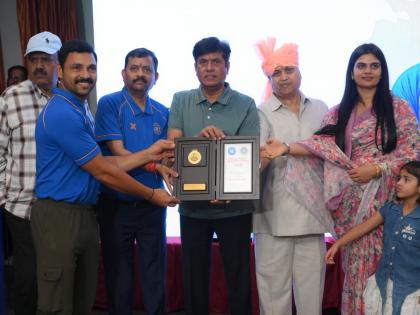 Kalpesh Gaykar honored with the Deepak Lohia Memorial Award an award for outstanding work in disability cricket | दीपक लोहिया स्मृती पुरस्काराने कल्पेश गायकर सन्मानित, दिव्यांग क्रिकेटमधील उल्लेखनीय कार्याबद्दल पुरस्कार