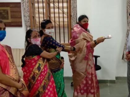 Kolhapur's sisters axed Commissioner Kalshetti | आयुक्त कलशेट्टी यांचे कोल्हापूरच्या भगिनींनी केलं औक्षण