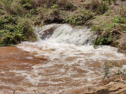 The right canal of Kalammawadi dam burst at Savarde Patankar, wasting lakhs of liters of water | सावर्डे पाटणकर येथे काळम्मावाडी धरणाचा उजवा कालवा फुटला, लाखो लिटर पाणी वाया