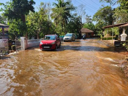 Due to lack of maintenance of canals the water of tilari entered the house in mhapusa goa | कालव्यांच्या देखभाली अभावी तिळारीचे पाणी शिरले घरात;पाऊस नसतानाही पुरसदृष्य स्थिती