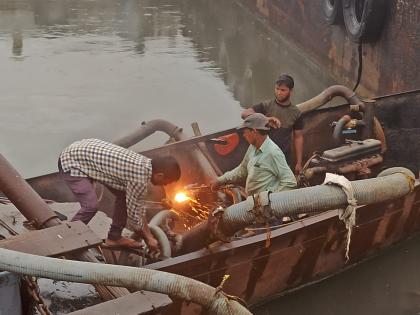 kalwa in thane action taken against unauthorized sand miners in mumbra bay | ठाण्यातील कळवा, मुंब्रा खाडीत अनधिकृत रेती उत्खनन करणार्यांवर धडक कारवाई!