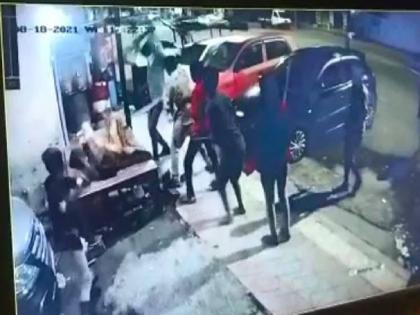 Assault on security guard; Incident captured on CCTV | सुरक्षा रक्षकावर प्राणघातक हल्ला; घटना सीसीटीव्हीमध्ये कैद