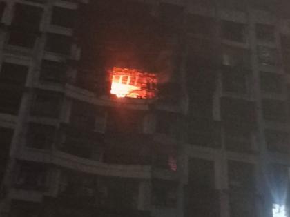 A terrible fire in a building in Kalyan is under control, there is an atmosphere of fear among the residents | Kalyan: कल्याणमध्ये इमारतीला लागलेली भीषण आग आटोक्यात, रहिवाशांमध्ये भीतीचं वातावरण