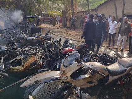 Kalyan fire repeats itself, scrap vehicles catch fire | कळव्यातील आगीची कल्याणमध्ये पुनरावृत्ती, स्क्रॅप वाहनांना लागली आग  