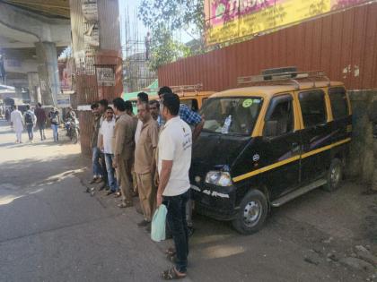 Everyone is allowed in Kalyan station area, but we are banned, taxi drivers are on hunger strike | Kalyan: कल्याण स्टेशन पारिसरात सगळ्य़ांना मुभा आम्हाला मात्र बंदी, टॅक्सी चालकांवर उपासमारीची वेळ