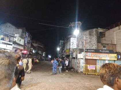 Activists created a commotion over the dispute of installing a DJ in Kolhapur, tension during Ganpati immersion | DJ लावण्याच्या वादावरून कार्यकर्त्यांनी मांडला ठिय्या; १ तास मिरवणुका खोळंबल्या