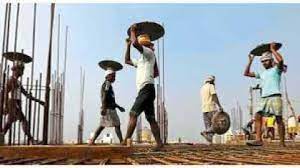 Help to 9000 construction workers in the district, but difficulties in registration | जिल्ह्यात ९ हजार बांधकाम कामगारांना मदत, नोंदणीत मात्र अडचणी