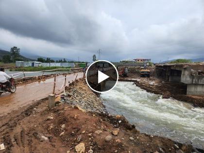 8 villages in Maval were disconnected; The silt on the river Indrayani was washed away | Pune Rain: मावळातील ८ गावांचा संपर्क तुटला; इंद्रायणी नदीवरील मातीचा भराव गेला वाहून