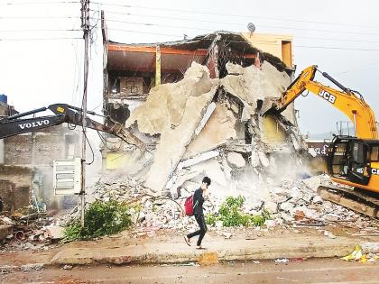 Road to Dakshin Kashi cleared; 477 properties demolished on first day, rampage again today | दक्षिण काशीचा मार्ग मोकळा; कांचनवाडी, नक्षत्रवाडीतील ४७७ मालमत्ता भुईसपाट Road to Dakshin Kashi cleared; 477 properties demolished on first day, rampage again today | दक्षिण काशीचा मार्ग मोकळा; कांचनवाडी, नक्षत्रवाडीतील ४७७ मालमत्ता भुईसपाट