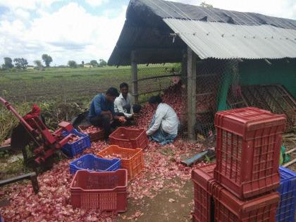 Lasalgaon, Vanit onion crossed three thousand | लासलगाव,वणीत कांदा तीन हजार पार