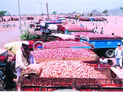 The highest number of red onions | लाल कांद्याची उच्चांकी आवक