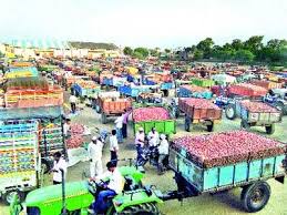 Onion sold at auction at Lasalgaon at the highest rate of Rs. 2554 | लासलगाव येथील लिलावात कांदा २५५४ रूपये सर्वाधिक दराने विक्र ी