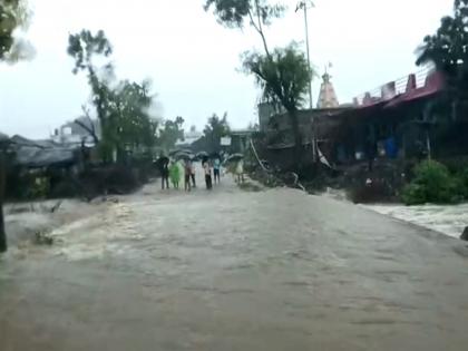 Nanded: Heavy rains in Kandhar taluka cut off communication with four villages, water entered 20 villages | Nanded: कंधार तालुक्यात मुसळधार पावसामुळे २० गावात शिरले पाणी, चार गावचा संपर्क तुटला Nanded: Heavy rains in Kandhar taluka cut off communication with four villages, water entered 20 villages | Nanded: कंधार तालुक्यात मुसळधार पावसामुळे २० गावात शिरले पाणी, चार गावचा संपर्क तुटला