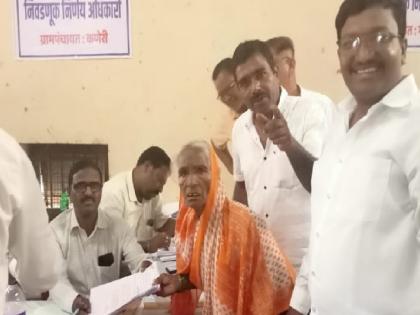 An 80-year-old grandmother from Kaneri in Kolhapur district filed her candidature for the Gram Panchayat elections | ८० वर्षांच्या इंदुबाई ग्रामपंचायतीच्या रिंगणात, कोल्हापूर जिल्ह्यातील सर्वात जेष्ठ महिला उमेदवार