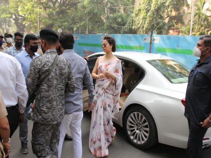 kangana ranaut finally appeared before Mumbai Police | मुंबई पोलिसांसमोर अखेर कंगना रनौत झाली हजर; दीड तास चौकशी