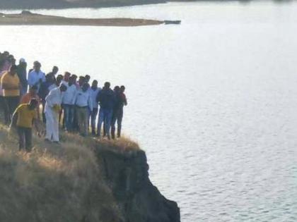 suicide of lovers in kanher dam satara dead body found | कण्हेर धरणात प्रेमी युगलांची आत्महत्या; मृतदेह सापडले, जलाशयाजवळ दुचाकी, मोबाईल, गॉगल आढळला