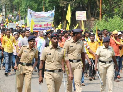 Sindhudurg: The protest of the BJP government in the procession of march, Dhangar Samajdharma and aggressor | सिंधुदुर्ग : मोर्चा काढत भाजप सरकारचा निषेध, धनगर समाजबाधंव आक्रमक