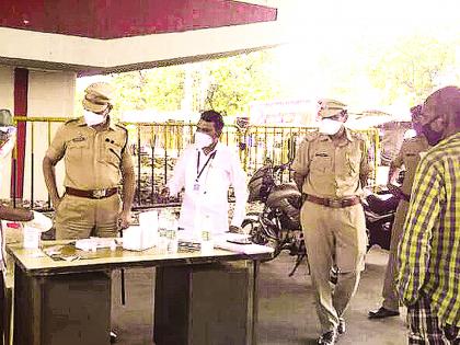 The Superintendent of Police took to the streets directly | CoronaVirus In Kankavli : पोलीस अधीक्षक थेट रस्त्यावर उतरले