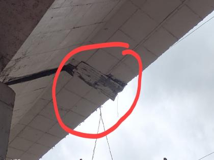 ceiling patra from the flyover in Kankavli are dangerous, MLA Nitesh Rane immediately gave instructions | कणकवलीतील उड्डाणपुलाला लटकलेले पत्रे धोकादायक, आमदार नितेश राणेंनी तातडीने केल्या सूचना