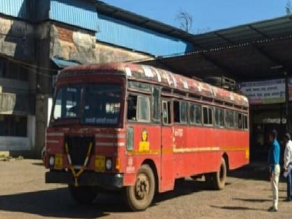 First ST run on Kankavali Sawantwadi route after 28 days | ST Strike : कणकवली-सावंतवाडी मार्गावर २८ दिवसानंतर धावली पहिली लालपरी