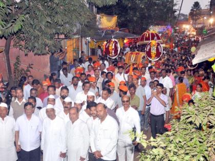 Kanaknagiri Dudmuli with Bhalchandra Naama's alarm; | भालचंद्र नामाच्या गजराने कनकनगरी दुमदुमली, भाविकांची मांदियाळी