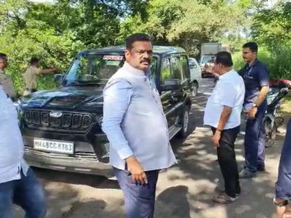 Union Minister Kapil Patil saw the accident and stopped the convoy, took the injured driver to the hospital | केंद्रीय मंत्री कपिल पाटील यांनी अपघात पाहून ताफा थांबविला, अपघातातील जखमी चालकाला नेले रुग्णालयात