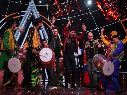 Kapil Sharma enjoys his bachelor party on Indian Idol 10 | इंडियन आयडॉलच्या सेटवर कपिल शर्माला मिळाले हे सरप्राईज