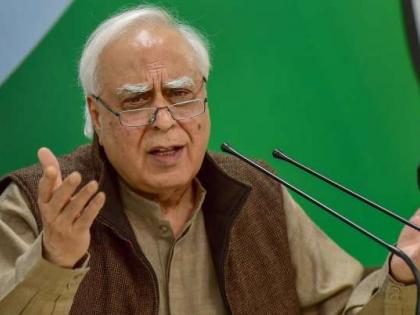 Kapil Sibal's Facebook post was also deleted after Preity Gandhi's tweet | प्रिती गांधींच्या ट्विटनंतर कपिल सिब्बल यांची फेसबुक पोस्टही डिलीट