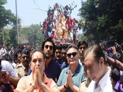 No Ganesh Chaturthi celebrations for Kapoors, Randhir Kapoor says ‘we don’t have a place’ after RK Studios’ sale | गणपतीला पहिल्यांदाच घडणार कपूर कुटुंबियांत ही गोष्ट