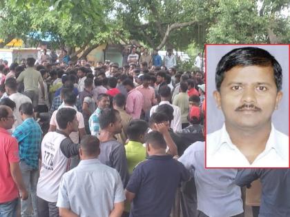 A teacher was brutally beaten up by parents and a mob for molesting female students and using obscene words in Senapati Kapshi Kolhapur district | Kolhapur Crime: विद्यार्थिनींची छेड, शिक्षकाला धडा शिकवण्यासाठी हजारोंचा जमाव जमला.. पोलिसांमुळे अनर्थ टळला