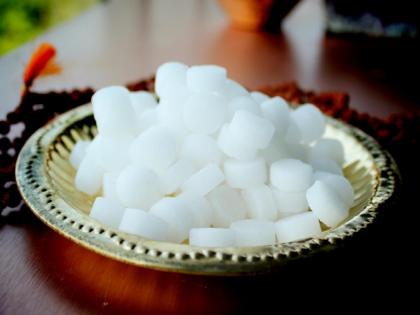 Small camphor will give utmost sanctity not only to your temple, but also to the architecture! | छोटासा कापूर तुमच्या देवघरालाच नाही, तर वास्तूलाही सर्वतोपरी देईल पावित्र्य!