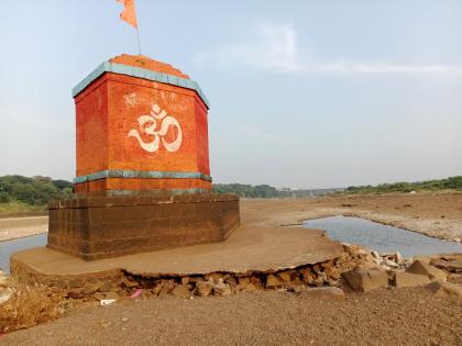 The foundations of the Veer Maruti temple in the Krishna river basin were destroyed in Karad | Satara: कृष्णा नदीपात्रातील ‘वीर मारुती’ मंदिराचा भराव उद्ध्वस्त!, डागडुजीची गरज