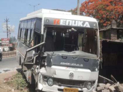 15 injured in police bus accident near Karad while returning after election duty | Satara: निवडणूक बंदोबस्त संपवून परतताना कऱ्हाडनजीक पोलिसांच्या बसला अपघात, १५ जण जखमी