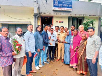 A 10 tola gold necklace worth 8 lakhs found in the debris in karad; The laborer showed honesty | भंगारात सापडलेला ८ लाख किंमतीचा १० तोळे सोन्याचा हार; मजुरानं दाखवला प्रामाणिकपणा