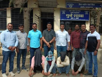 Quartet arrested for stealing iron materials; Six crimes were solved and goods worth lakhs were seized | लोखंडी साहित्याची चोरी करणाऱ्या चौकडीला अटक; सहा गुन्ह्यांची उकल करून लाखोंचा मुद्देमाल केला हस्तगत