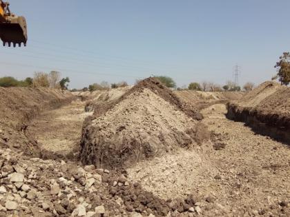 water conservation works in karanja taluka | कारंजात खोलीकरणातून नाल्यांचा संगम