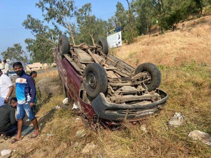 Car accident while coming down from Karla Fort, eight seriously injured | Pune | कार्ला गडावरून खाली येताना कारचा अपघात, आठ जण गंभीर जखमी